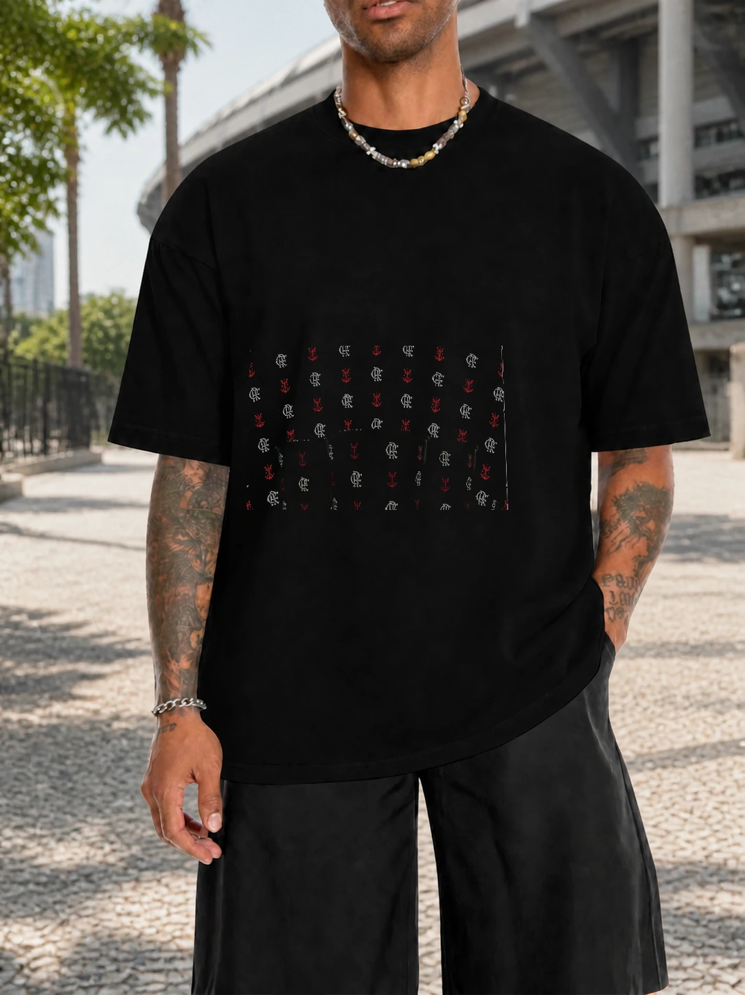 Camiseta 180g Escudos CRF Repeat em cena de uso no Brasil