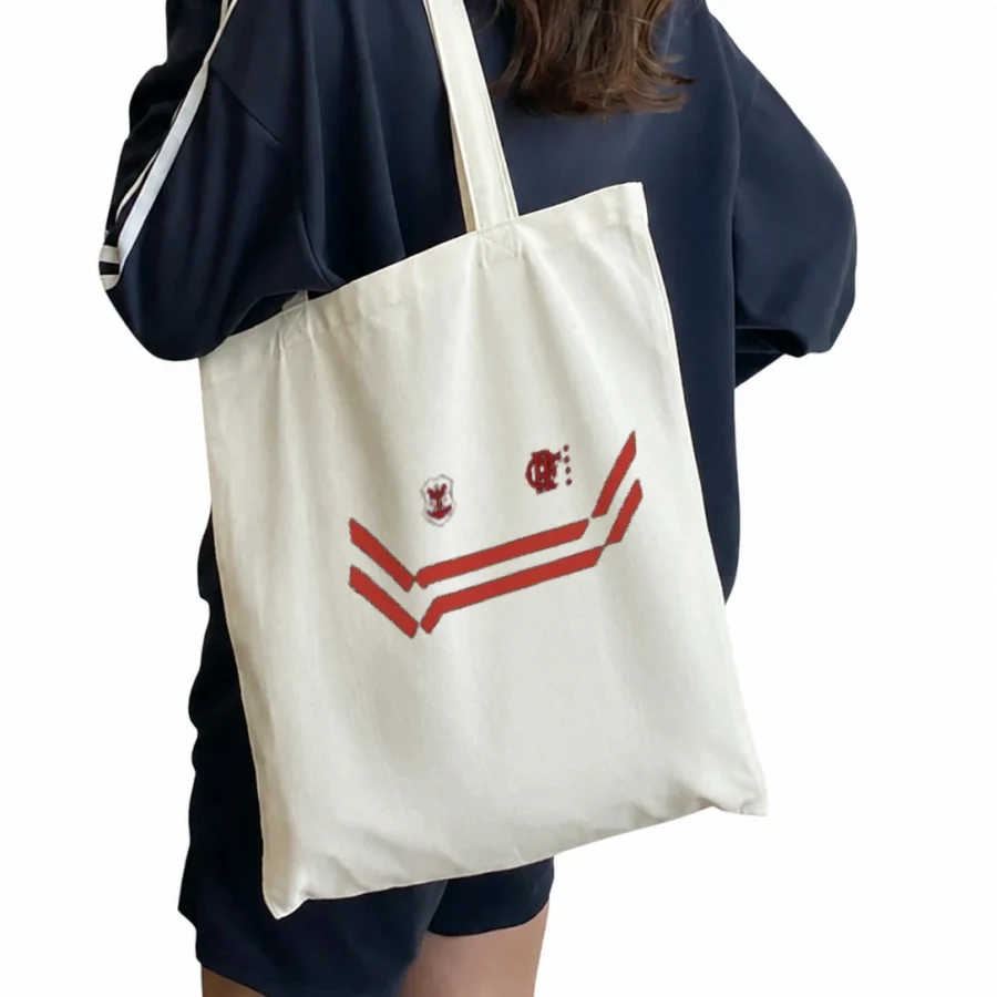 Ecobag Listras Rubro-Negras Street em mockup frontal