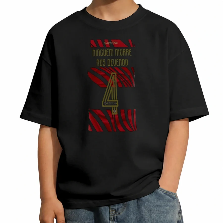 Camiseta infantil Ninguém Morre Nos Devendo em mockup frontal