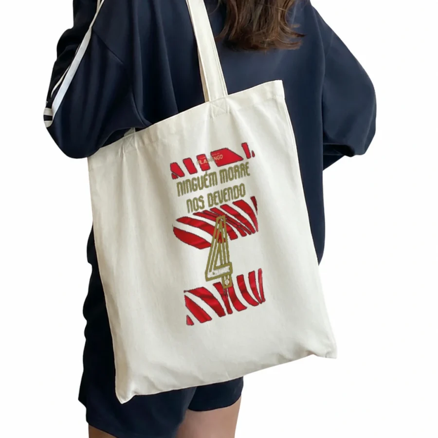Ecobag Ninguém Morre Nos Devendo em mockup frontal